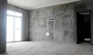 入住毛坯房女孩现状