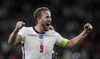 英格兰联赛杯冠军奖杯